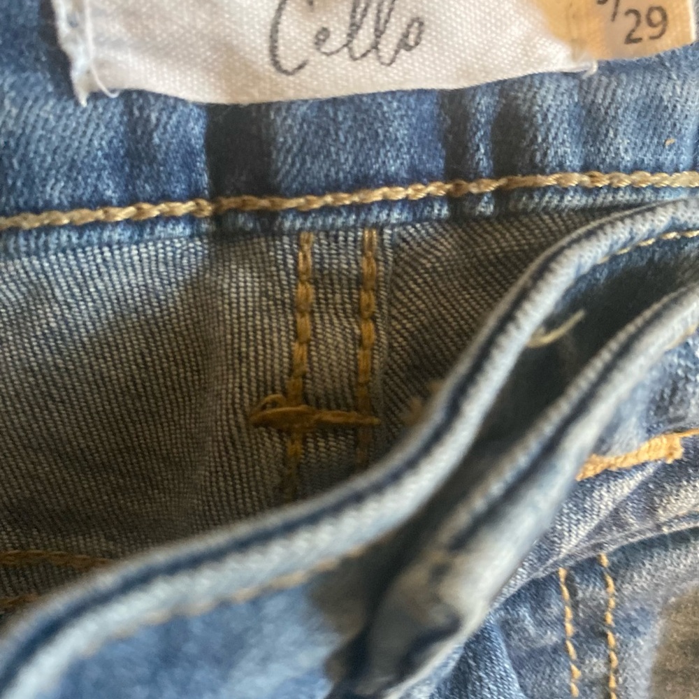 Cello High Rise Capri Jeans. - Picture 3 of 4